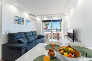 Beach Stay with Terrace & Sea View REF050 - 9