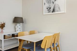 Modern Two-Bedroom Home in Merivale - 7