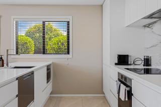 Modern Two-Bedroom Home in Merivale - 8