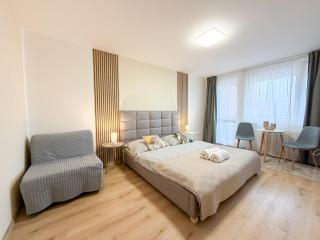 Simcity Bratislava I FREE PARKING,24 7 self check-in, balcony, quiet location with easy transportation to city square - 0