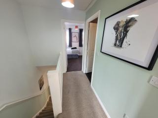 Kensington House- The Perfect home for contractor stays - 5