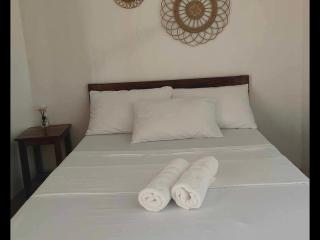 Two Season Tourist Inn - 8