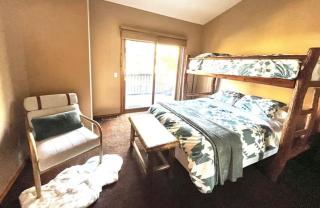 Snowcreek V #1002 condo - 3