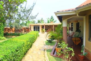 Montane Safaris Hotel FortPortal - 1