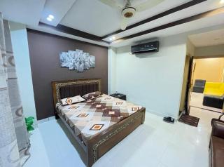 Modern 1-Bed Apartment NearClock Tower Bahria Town phase 7 - 0