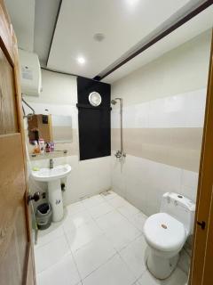 Modern 1-Bed Apartment NearClock Tower Bahria Town phase 7 - 3