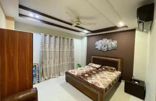 Modern 1-Bed Apartment NearClock Tower Bahria Town phase 7 - 2