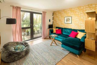 Modern 2-Bed Flat Near Canary Wharf & Greenwich - 1