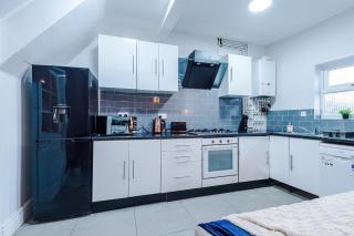 4-Bed Manchester House Near City Centre - 3