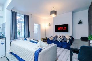 4-Bed Manchester House Near City Centre - 0