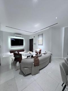 Luxury Cozy 2BR Next to Grocery Store - 0