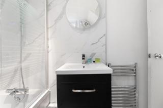 Central London Flat 5 min to Tube Sleeps 5 - 7