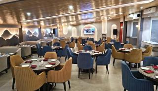 JK Clarks Exotica - Centrally Located with Stunning Valley View - 3