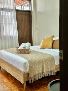 Spacious 2BR2BA in Thonglor with WiFi & balcony - 3