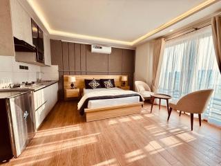 The Holton Stays by Bayti - 9