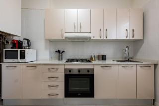 Family & Friends - 2min to Tram - 8min to Station - 1