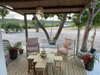 Container Vermelho na beira do rio e a poucos metros do mar com cozinha completo - 4