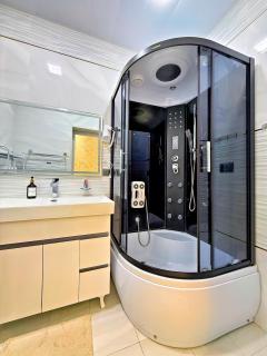 Bobur Elite 73 by Royal Rentals - 2