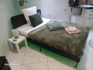 HONOR - Green Room - 5