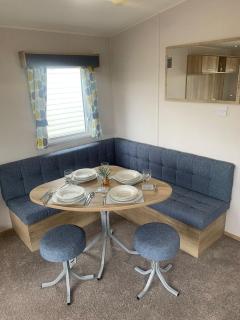 Lovely 6 Berth Caravan With Free Wi-Fi At Harts Holiday Park, Kent Ref 74068W - 3