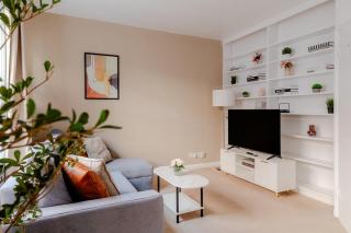 Chic 2BR APR by Soho & Oxford St! - 1