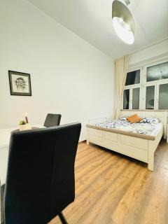 Cozy 5 BR Shared Apartment for 10P 10-Min to Kaufpark Alterlaa - 7
