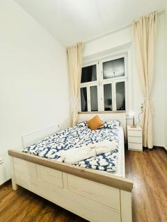 Cozy 5 BR Shared Apartment for 10P 10-Min to Kaufpark Alterlaa - 1