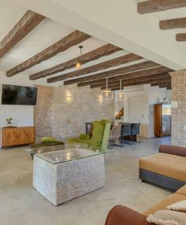 Spacious country villa with private pool - 3