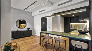 Luxe Executive Hideaway 2 Bed 2 Bath - 8