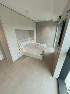 Luxury Apartment with Sea and Skyline Views St Julians - 5