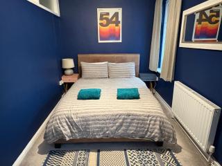 Central Tenby Private Pad - View of High Street - 2