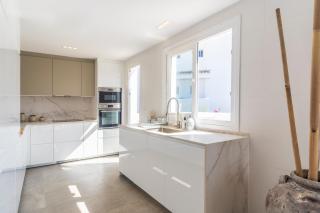 Atico Dúplex en Estepona con Vistas al Mar y Montaña a 10 min de la Playa - 5