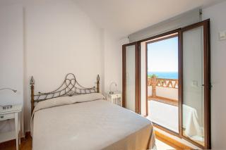 Villa with Heated Pool, Sauna & Sea Views - 6