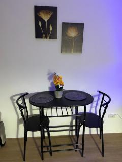 Charming & Comfortable Studio Haven - 8