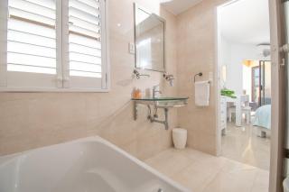 25 Cormoran Umhlanga Rocks Beachfront - 3