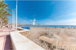 Apartamento en 1ª línea de playa con parking privado - 0