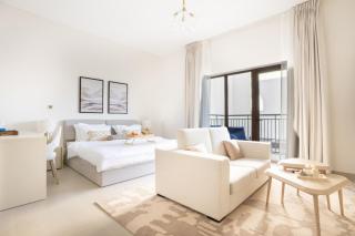 Elegant Studio apartment in Yas Golf collection with Balcony and Free parking l Near Yas water world & Ferrari World & Warner brothers - 0