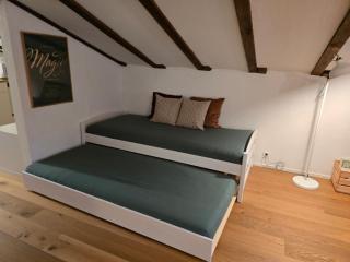 Charming Louisa Roof - 2