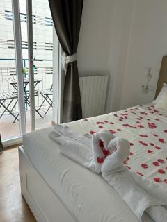 2 Bed Flat - Sleeps 4 - Parking - Wifi - 3
