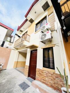 Yellow Townhouse near IT Park with WiFi and Washer - 9