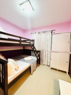 Yellow Townhouse near IT Park with WiFi and Washer - 1