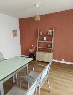 Grand Logement proche centre Parking gratuit - 0