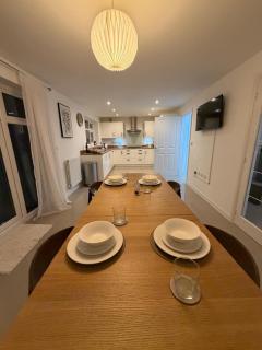 Stylish 5 BR Oxford - Contractors Stay - Parking - 4