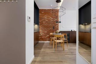 Rakowicka Brick Apartment near Station by Noclegi Renters - 2