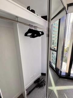 1Br City View apt near SthnCrs Wifi Pool Gym - 8