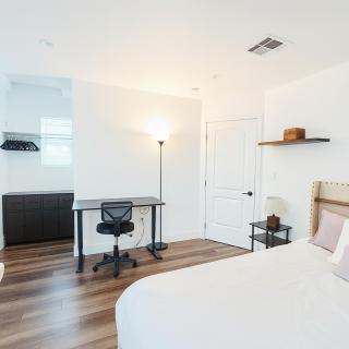 Bright Corner Home Retreat Near SoFi - 6