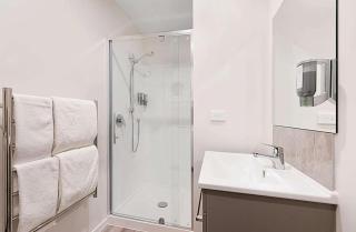 City life Skytower view with Balcony Famliy Retreat - Auckland - 2