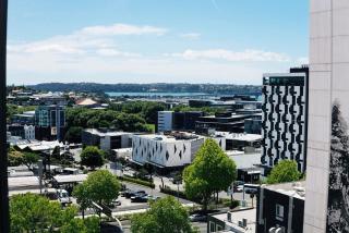 City life Skytower view with Balcony Famliy Retreat - Auckland - 5