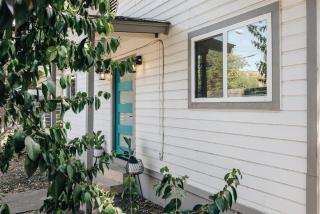 Golden Girls New Home at Downtown, Grill, Walk to 6th St Eats and Lake - 9