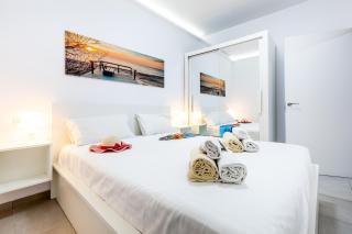 1012 Los Cristianos front row sea, pool free WiFi - 9